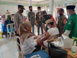 Ratusan Santri Ponpes Miftahul Khaer di Desa Ranca Iyuh mengikuti Vaksin