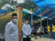 Ketua Fraksi Partai Golkar DPRD Kabupaten Tangerang, Muhamad Amud, S.Sos bersama anggota DPRD Provinsi Banten, H. A. Jaini, S.Pd.,M.Si saat melihat warga yang yang ingin di vaksin.