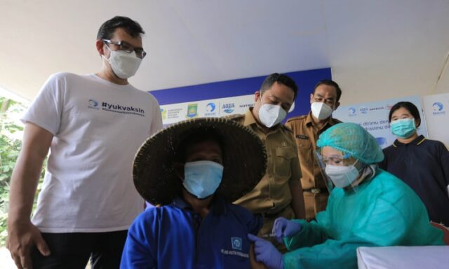 Pemulung TPA Rawa Kucing Kota Tangerang Terima Vaksinasi Covid-19 Jenis Pfizer