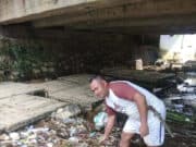 Iyad Jumiyadi warga Desa Citorek Timur mengajak untuk tidak membuang sampah sembarangan diarea sugai Citorek.