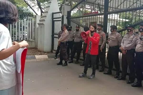 Tak Miliki Izin Sejak 98, Bupati Lebak Tertibkan PT Pelangi Elasindo