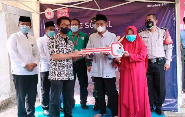 Program CSR, PT Torabika Eka Semesta Bedah Rumah Petani di Tangerang