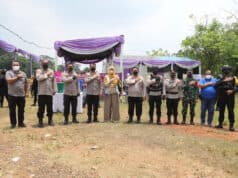 Kapolda Banten Tinjau Pelaksanaan Pilkades di TPS 11 Kec. Panongan Kapolda Banten Tinjau Pelaksanaan Pilkades di TPS 11 Kec. Panongan