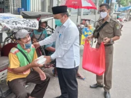 Jum'at Berbagi Berkah Pegawai Kecamatan Cipondoh, Patungan Beli Nasi Kotak