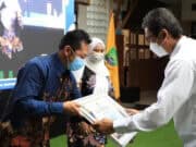 Bappeda Kota Tangerang Beri Penghargaan Pada Pemenang Lomba Karya Tulis Inovatif