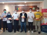 Telkomsel Gandeng Warung Makan Hebat Salurkan 5.000 Paket Nasi untuk Nakes