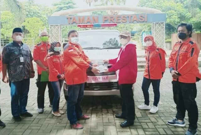 Program CSR BUMN, Anggota DPR RI Ananta Wahana Berikan Ambulans ke RC Badak di Tangerang