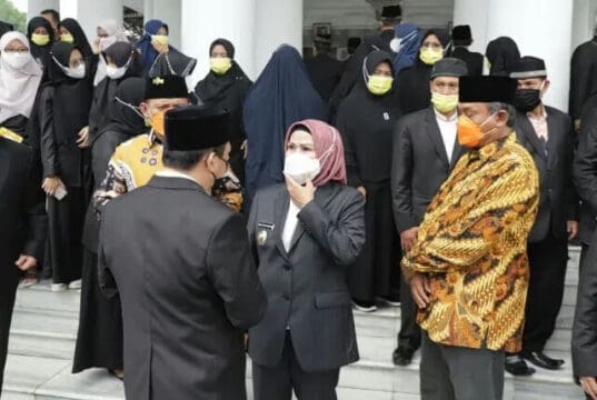 Bupati Tatu Siapkan Hadiah 750 Juta untuk Kafilah Kabupaten Serang Jika Juara Umum MTQ Bupati Serang Ratu Tatu Chasanah saat usai melepas Kafilah Kabupaten Serang untuk mengikuti Musabaqah Tilawatil Qur’an (MTQ) ke XVIII Tahun 2021 tingkat Provinsi Banten.