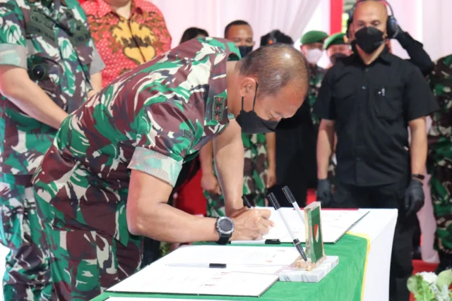 PT Lippo Group Karawaci Serahkan Lahan Makorem 052/WKR kepada TNI AD