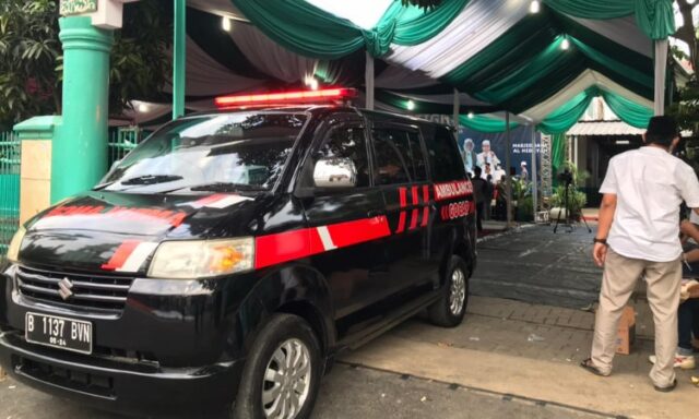 Inspirasi Gocap, Warga RW 03 Poris Plawad Indah Serahkan Ambulance ke DKM
