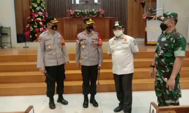 Sehari Sebelum Natal, Wali Kota, Kapolres dan Dandim 0506/TGR Keliling Gereja Sehari Sebelum Natal, Wali Kota, Kapolres dan Dandim 0506/TGR Keliling Gereja
