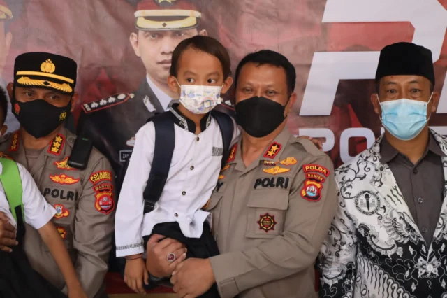 Kapolda Banten Bersama Kapolresta Pantau Kegiatan Vaksinasi Serentak Indonesia di Solear