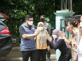 Wakil Bupati Pandeglang Tanto Warsono Arban saat melakukan monitoring vaksinasi di UPT Puskesmas Banjar, Selasa (11/1/2022).