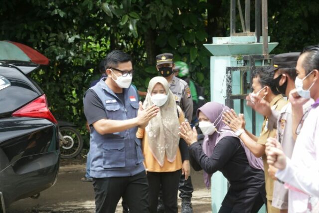 Wakil Bupati Pandeglang Tanto Warsono Arban saat melakukan monitoring vaksinasi di UPT Puskesmas Banjar, Selasa (11/1/2022).