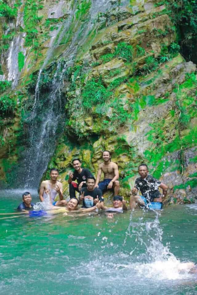 Curug Renyay berlokasi di Kampung Cikoneng, RT 01/ RW 06, Desa Warungbanten, Kecamatan Cibeber, Kabupaten Lebak, Banten.