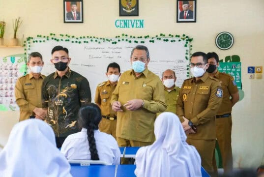 Tangsel Ujicoba PTM 100 Persen Wagub, Wali Kota serta Wakil Kunjungi Sekolah Tangsel Ujicoba PTM 100 Persen Wagub, Wali Kota serta Wakil Kunjungi Sekolah