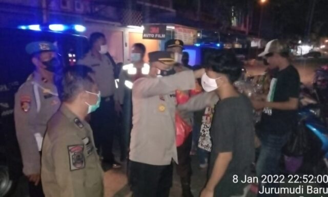Antisipasi Sebaran Covid-19 di Benda, Polisi, TNI dan Trantib Bubarkan Kerumunan