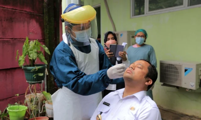 Sering Bertemu Banyak Orang, Wali Kota Tangerang Pinta Wartawan Swab PCR