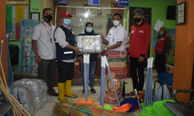 PMI Kota Tangerang Suplai Kebutuhan Logistik dan Peralatan Pasca Banjir di Benda