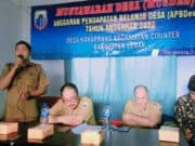 Musyawarah Desa Nangerang, Kecamatan Cirinteun dalam pembahasan APBDes 2022.