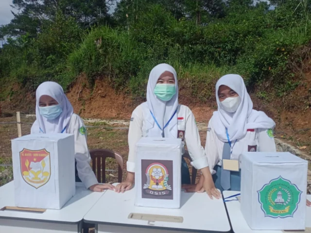 Pemilihan Demokrasi Ketua Osis SMKN 1 Sobang Periode 2022-2023.