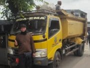 DLHK Kabupaten Tangerang Angkut Sampah di Pasar Komplek Garuda yang Berserakan, Warga diminta Buang Pada Tempatnya