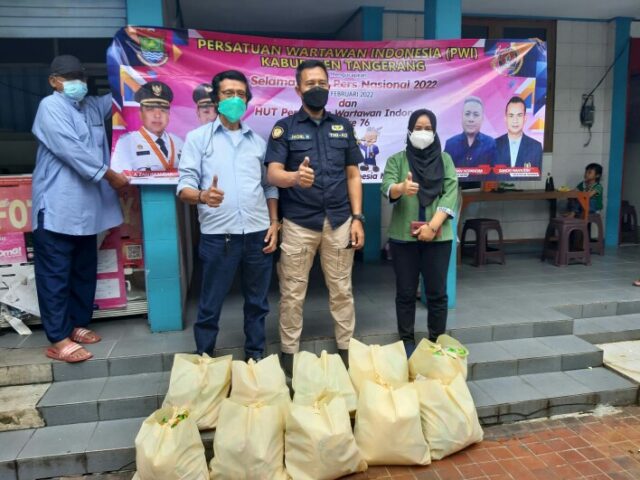 Peringati HPN, Danrem 052/WKR Berbagi Paket Sembako ke Wartawan di Tangerang