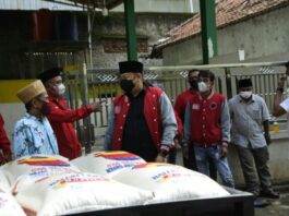 DPC PDIP Kabupaten Tangerang Berikan Bantuan 1 Ton Beras ke Yayasan Pendidikan Islam Bani Sya'i di Paku Haji