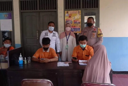 Jemput Bola, Polsek Cisauk Permudah Lansia dan Pelayan Publik Mendapatkan Vaksin