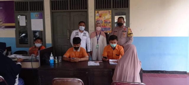 Jemput Bola, Polsek Cisauk Permudah Lansia dan Pelayan Publik Mendapatkan Vaksin