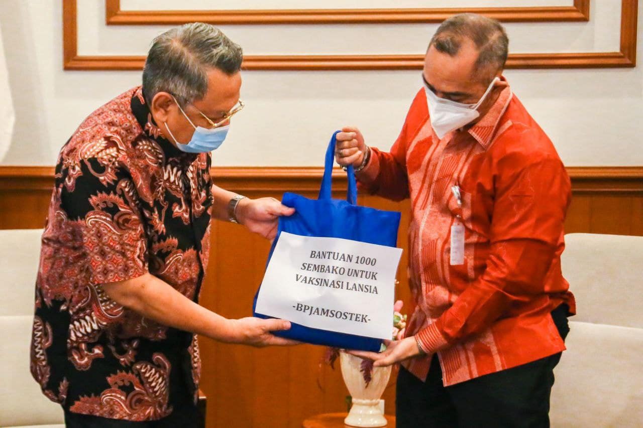 1000 Paket Sembako Dari BPJamsostek, Benyamin : Untuk Vaksinasi Lansia