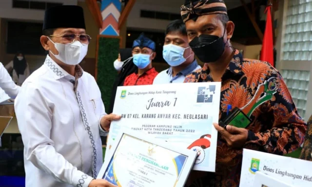 Berkontribusi Aktif Pada Kota Tangerang, Sachrudin Serahkan Penghargaan dan Hadiah