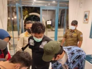 Satuan Polisi Pamong Praja (Satpol PP) Kota Tangerang Selatan bersama dengan Dinas Pariwisata Tangsel