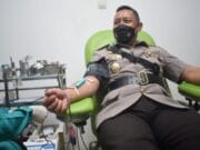 HUT Kota Tangerang, Kapolres Metro Tangerang Kota Lakukan Donor Darah