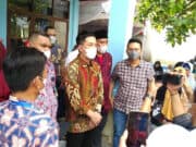 Legislator Moch Hasbi Asyidiki Jayabaya lakukan fungsi pengawasan pada pembagian Kartu Sembako di Kecamatan Kalanganyar besera Pihak Kementerian Sosial, pada Jum'at (04/02/2022).