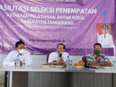 Disnaker Pemkab Tangerang Fasilitasi Peserta Siap Kerja di PT Mayora Indah Asisten Bidang Perekonomian dan Pembangunan pada Sekretariat Daerah, Drs. H. Yusuf Herawan bersama Kepala Disnaker Kabupaten Tangerang, Rudi Hartono dan Koordinator Recruitment PT. Mayora, Ridwan Haditio Nugroho.
