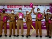 Para Camat yang mendapatkan penghargaan Media Center Awards DPRD sebagai Kecamatan yang berprestasi, Inovatif dan Inspiratif.