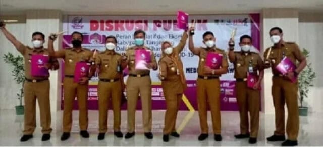 Para Camat yang mendapatkan penghargaan Media Center Awards DPRD sebagai Kecamatan yang berprestasi, Inovatif dan Inspiratif.