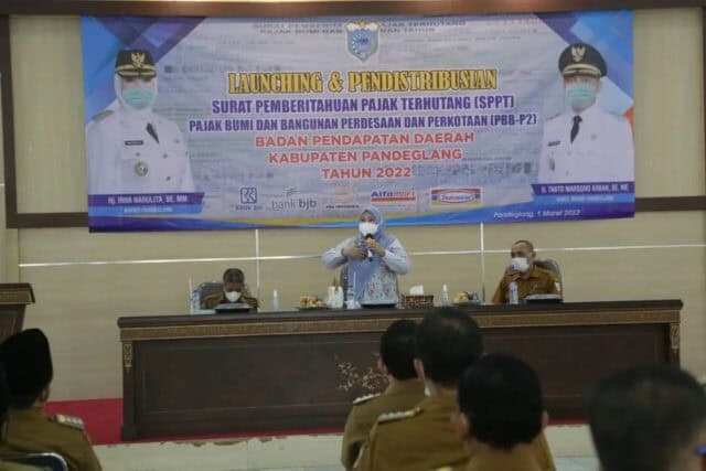 Kegiatan pendistribusian Surat Pemberitahuan Pajak Terhutang (SPPT) PBBP2 tahun 2022 di Pendopo Pandeglang.