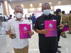 Jayusman Ketua Fraksi Gerindra bersama Imam Turmuji Ketua Komisi III mendapatkan penghargaan Anggota Dewan Inspiratif.