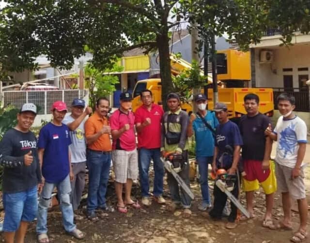 Rispanel Arya DPRD Kabupaten Tangerang Bareng DLHK Ajak Warga Binong Gotong Royong Bersihkan Lingkungan