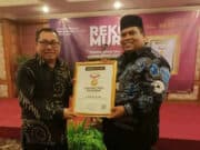 Bupati Padang Pariaman Raih Penghargaan Sahabat Pers Indonesia dari SMSI
