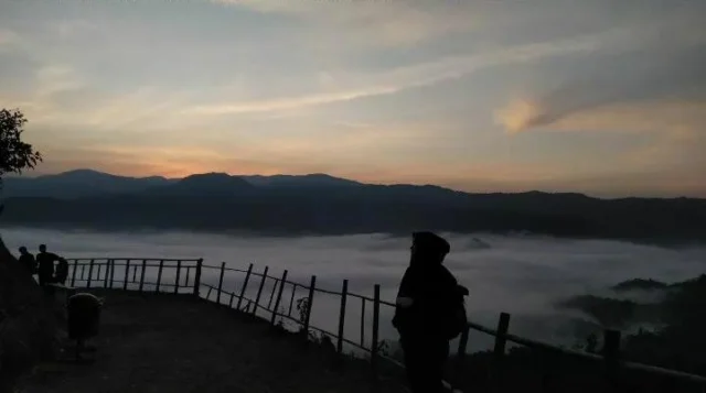 Pesona Gunung Luhur, Negeri di Atas Awan. Cocok Menjadi Tempat Untuk Berkahir Pekan