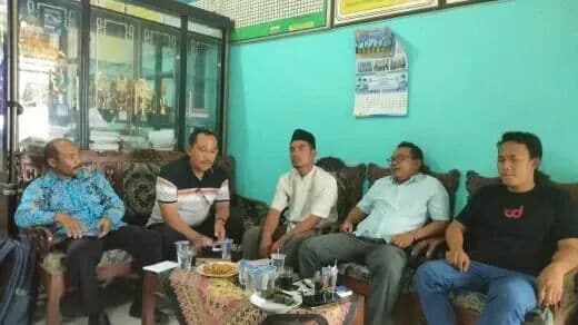 Klarifikasi keluarga korban dalam jumpa pers.