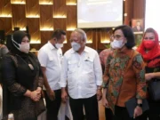 Bupati Pandeglang Irna Narulita saat bersama Menteri PUPR Basuki dan Menteri Keuangan Sri Mulyani.