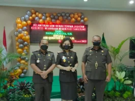 Kepala Kejaksaan Negeri Kabupaten Tangerang Nova Elida Saragih bersama kasi Intelijen.