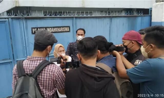 30 Tahun Bekerja, Di PHK Tanpa Pesangon Karyawan Geruduk PT. GIK