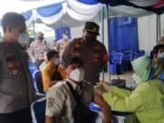Polsek Karawaci Suntik 500 Kuota Vaksinasi Covid-19 Bagi Pegawai FIF dan Warga