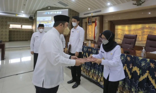 Wali Kota Tangerang Serahkan SK CPNS Tahun 2021