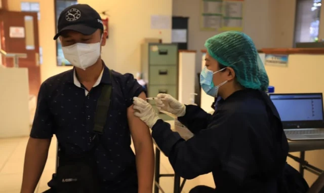 Khawatir KIPI, Jangan Suntik Vaksin Booster di Hari Keberangkatan Mudik